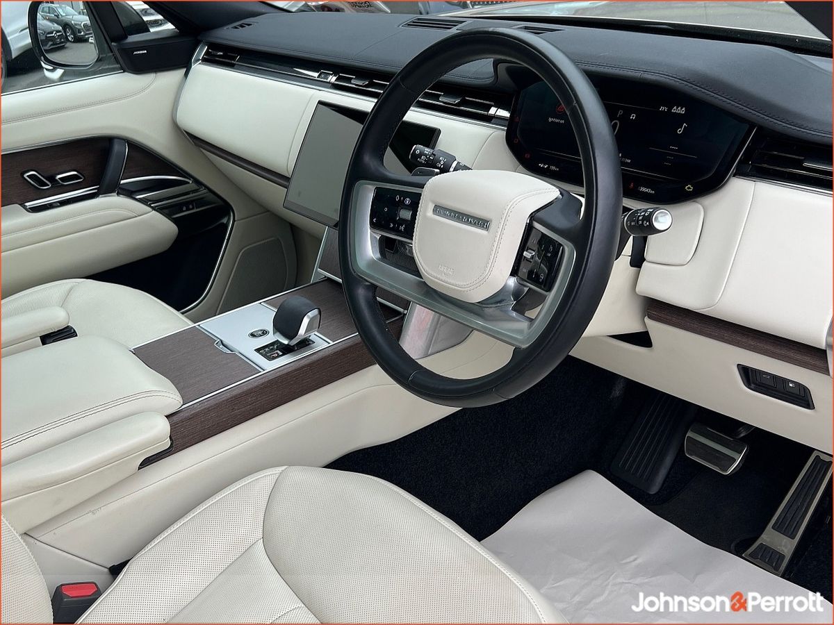 Land Rover Range Rover SWB 3.0 I6 PHEV SE, (Remainder of Manufacturer Warranty)