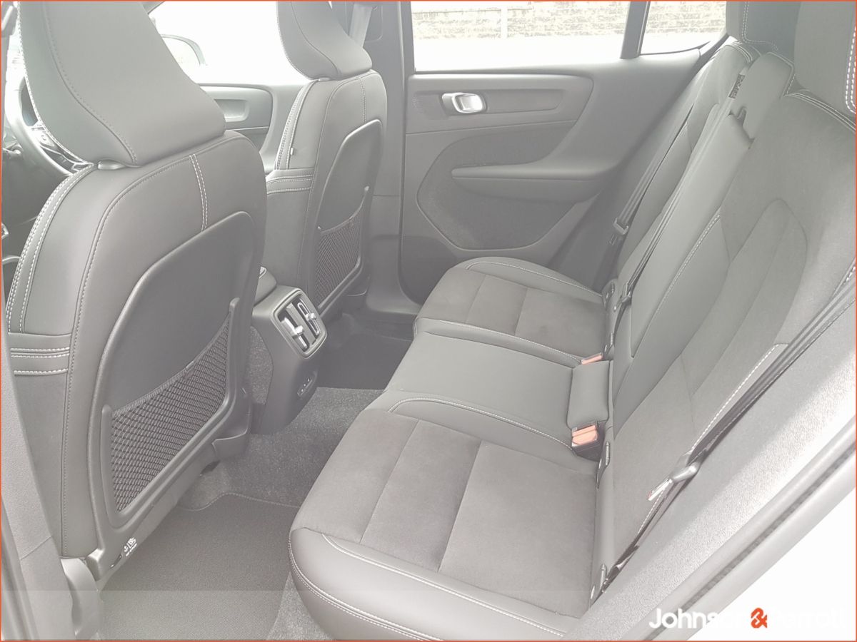 Volvo EC40 82 kwh 252bhp Extended Range Plus (Adaptive Cruise / Glass Roof / BLIS)