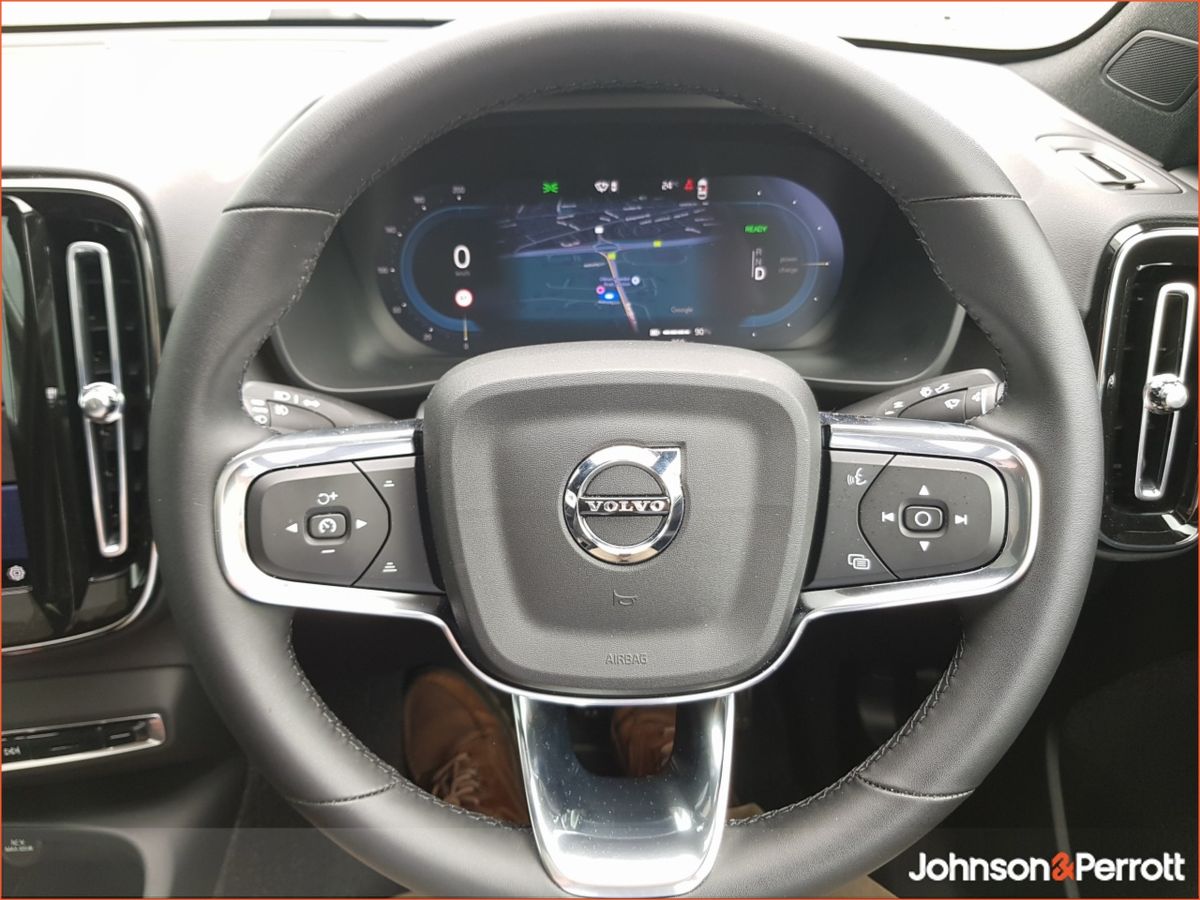 Volvo EC40 82 kwh 252bhp Extended Range Plus (Adaptive Cruise / Glass Roof / BLIS)