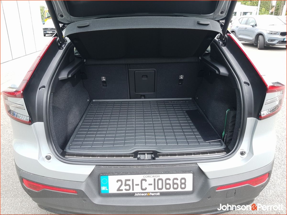 Volvo EC40 82 kwh 252bhp Extended Range Plus (Adaptive Cruise / Glass Roof / BLIS)