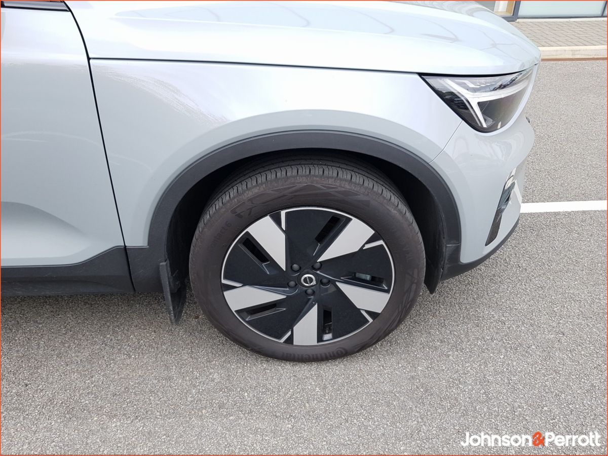 Volvo EC40 82 kwh 252bhp Extended Range Plus (Adaptive Cruise / Glass Roof / BLIS)