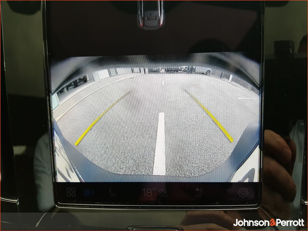 Volvo EC40 82 kwh 252bhp Extended Range Plus (Adaptive Cruise / Glass Roof / BLIS)