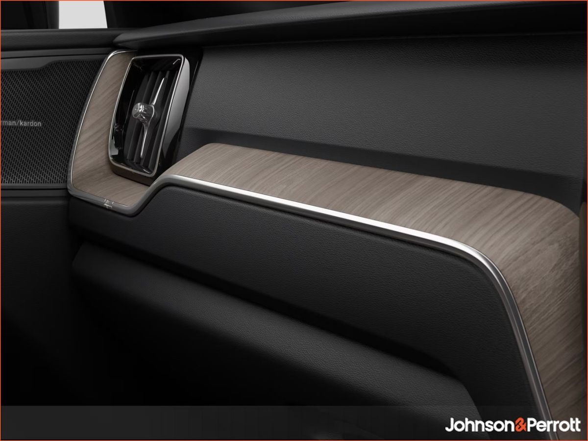 Volvo XC60 T6 350bhp AWD Plus Dark + Forest Lake Metallic + Dark Tinted Windows + Sunroof