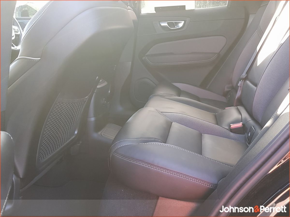 Volvo XC60 T6 350bhp AWD PHEV Plus Black Edition (Lighting Pack / Panoramic Sunroof / 360 Camera)