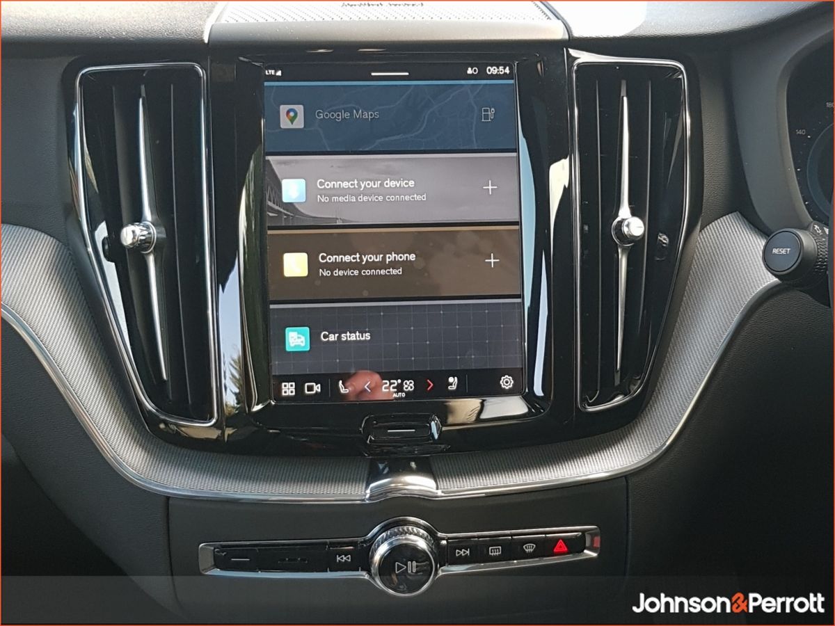 Volvo XC60 T6 350bhp AWD PHEV Plus Black Edition (Lighting Pack / Panoramic Sunroof / 360 Camera)