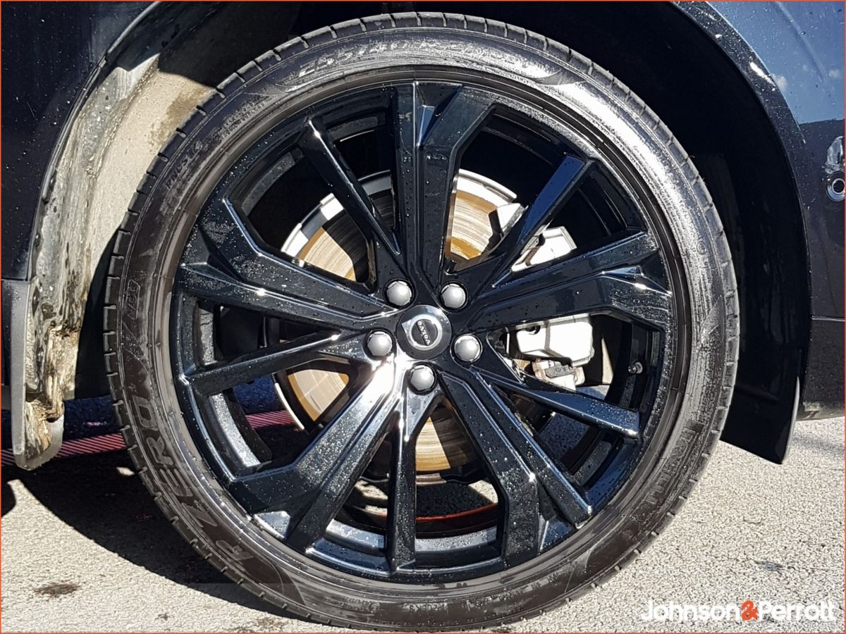 Volvo XC60 T6 350bhp AWD PHEV Plus Black Edition (Lighting Pack / Panoramic Sunroof / 360 Camera)