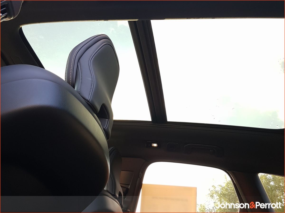 Volvo XC60 T6 350bhp AWD PHEV Plus Black Edition (Lighting Pack / Panoramic Sunroof / 360 Camera)
