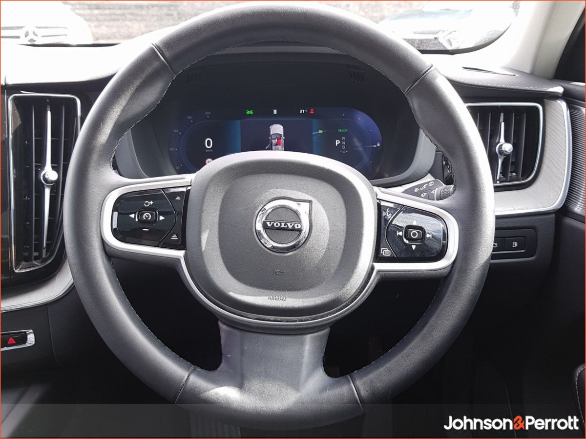 Volvo XC60 T6 350 bhp AWD PHEV Ultra Bright (Three Year Volvo Warranty + Two Year Volvo Service Plan)