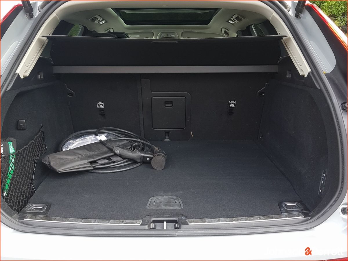 Volvo XC60 T6 350 bhp AWD PHEV Ultra Bright (Three Year Volvo Warranty + Two Year Volvo Service Plan)