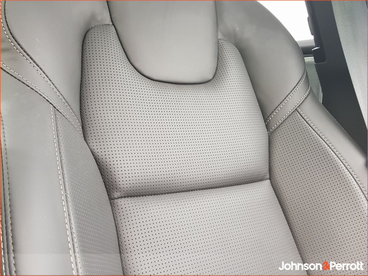 Volvo XC60 T6 350 bhp AWD PHEV Ultra Bright (Three Year Volvo Warranty + Two Year Volvo Service Plan)