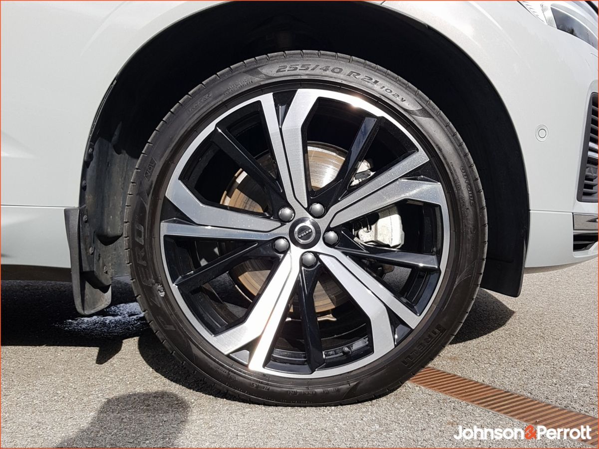 Volvo XC60 T6 350 bhp AWD PHEV Ultra Bright (Three Year Volvo Warranty + Two Year Volvo Service Plan)