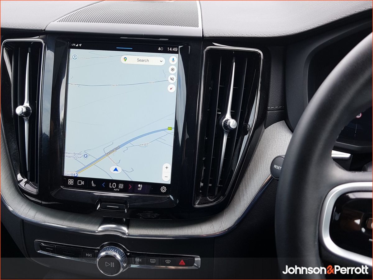 Volvo XC60 T6 350 bhp AWD PHEV Ultra Bright (Three Year Volvo Warranty + Two Year Volvo Service Plan)