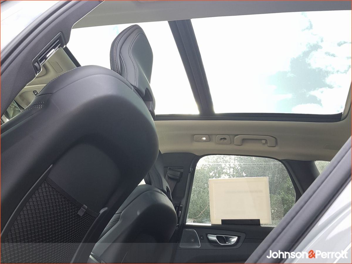 Volvo XC60 T6 350 bhp AWD PHEV Ultra Bright (Three Year Volvo Warranty + Two Year Volvo Service Plan)