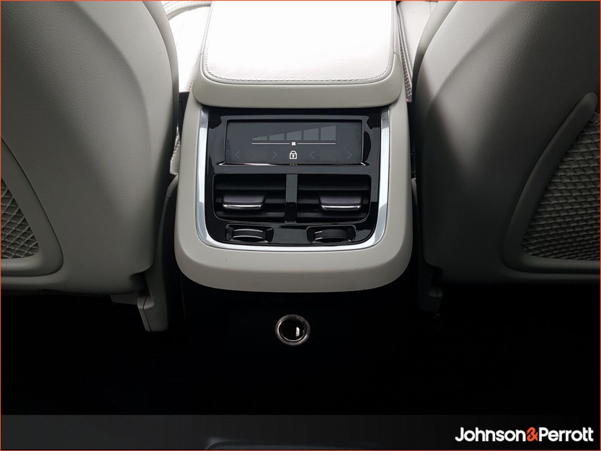 Volvo XC90 T8 397bhp PHEV Inscription Pro Auto AWD (360 Camera / Int Booster Cushion / Premium Sound)