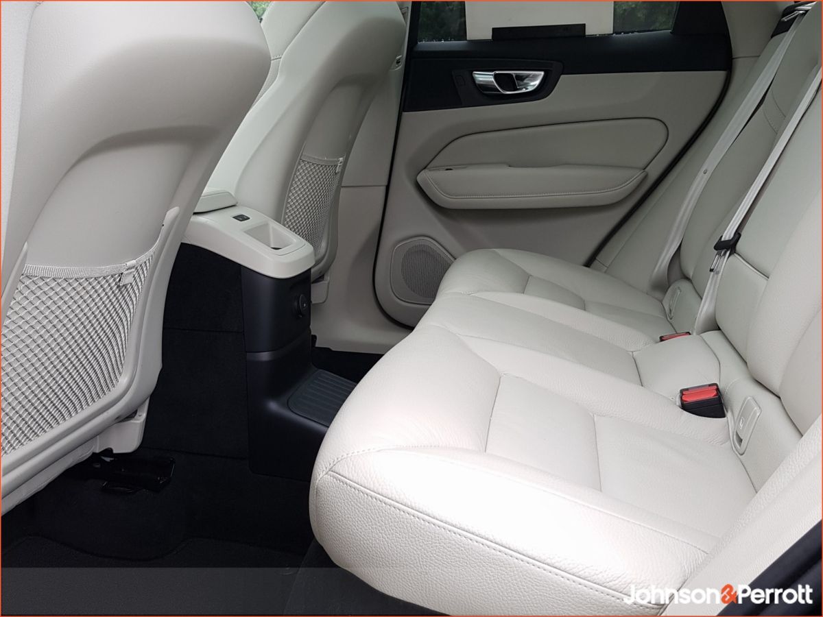 Volvo XC60 T6 350 bhp AWD PHEV Plus Bright (Three Year Volvo Selekt Warranty + Two Year Volvo Service Plan)