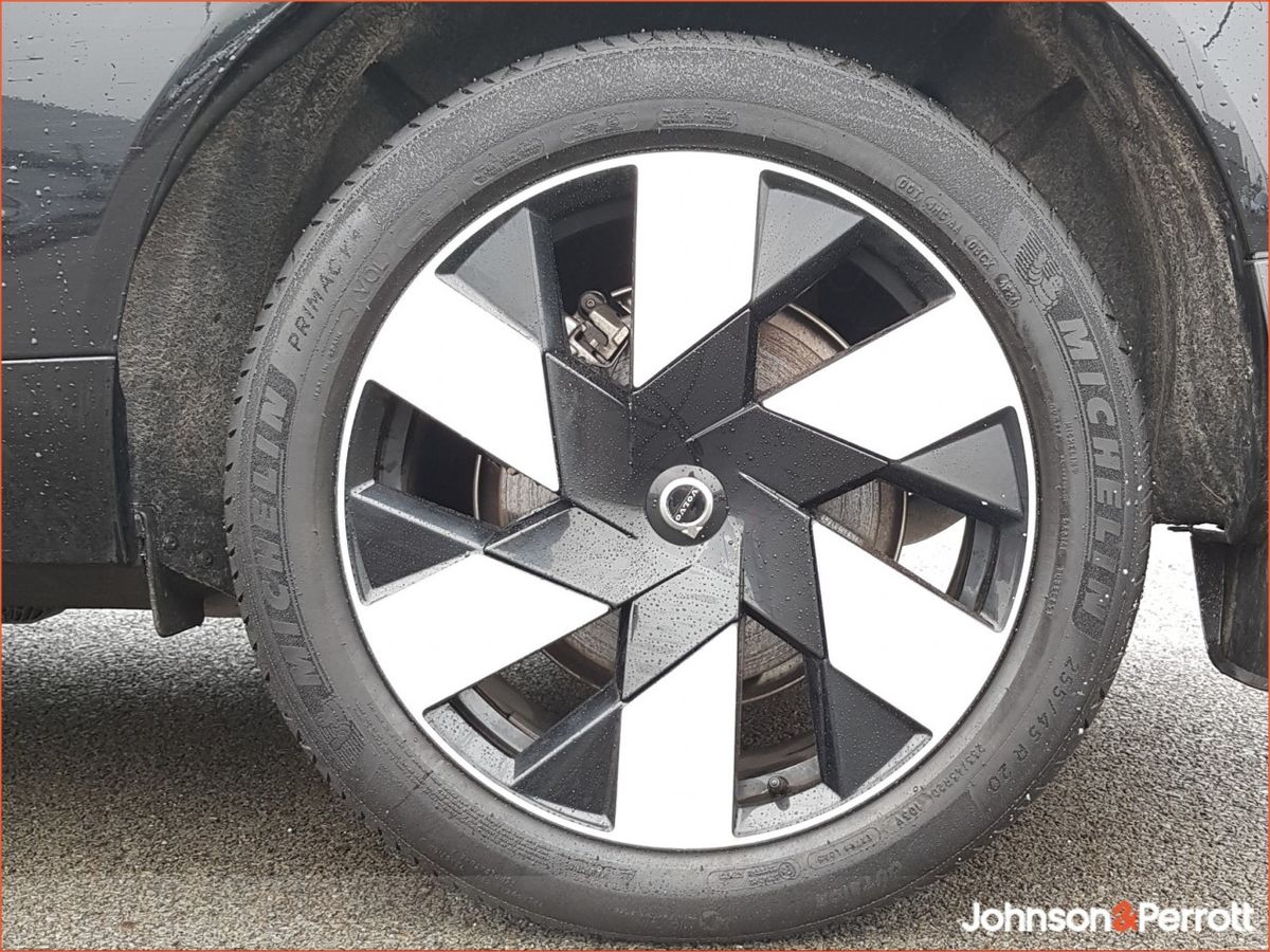 Volvo XC60 T6 350 bhp AWD PHEV Plus Bright (Three Year Volvo Selekt Warranty + Two Year Volvo Service Plan)