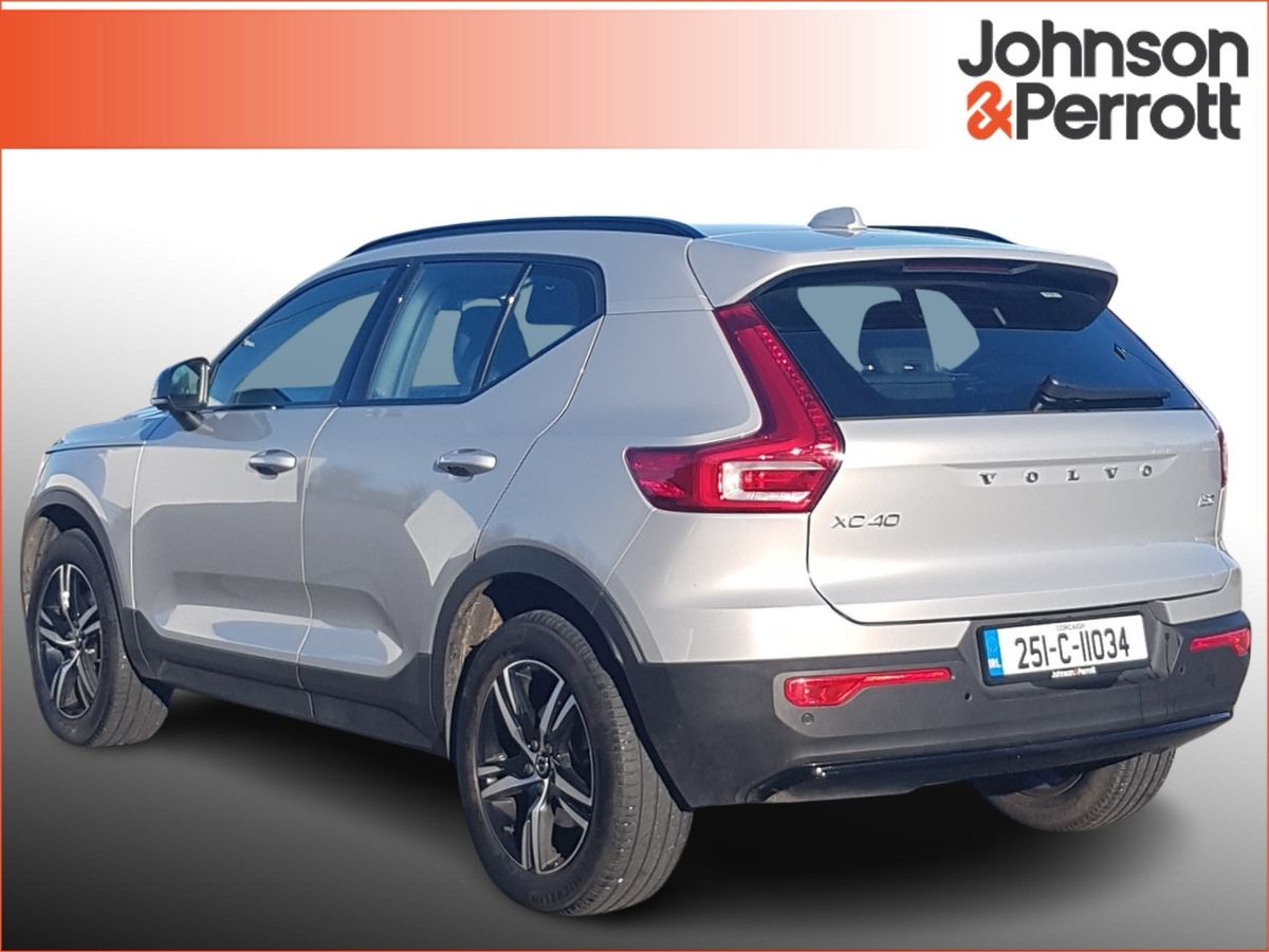 Volvo XC40 2.0 B3 163bhp MHEV Plus Dark (Heated Windscreen / Heated Seats / Cruise Control)
