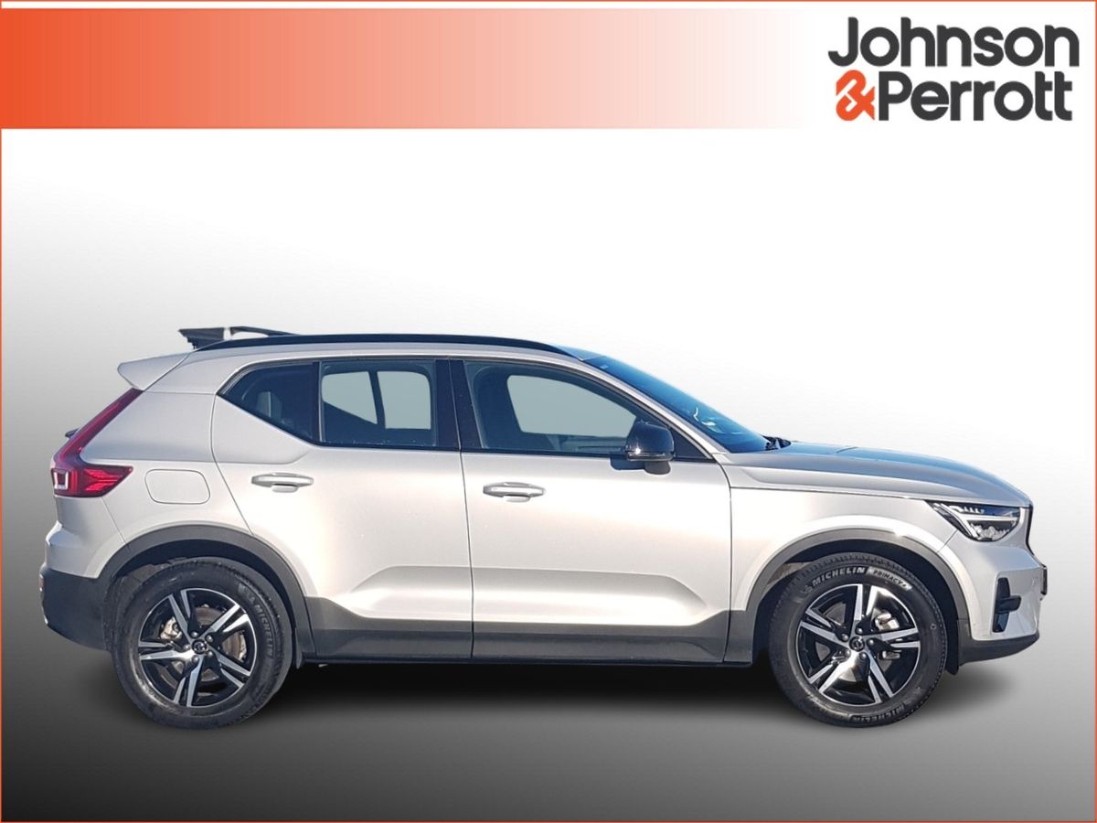Volvo XC40 2.0 B3 163bhp MHEV Plus Dark (Heated Windscreen / Heated Seats / Cruise Control)