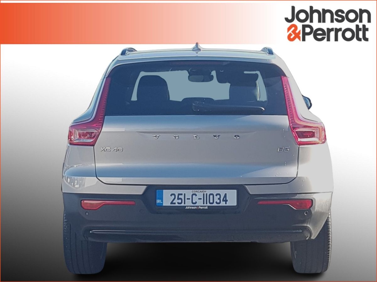 Volvo XC40 2.0 B3 163bhp MHEV Plus Dark (Heated Windscreen / Heated Seats / Cruise Control)