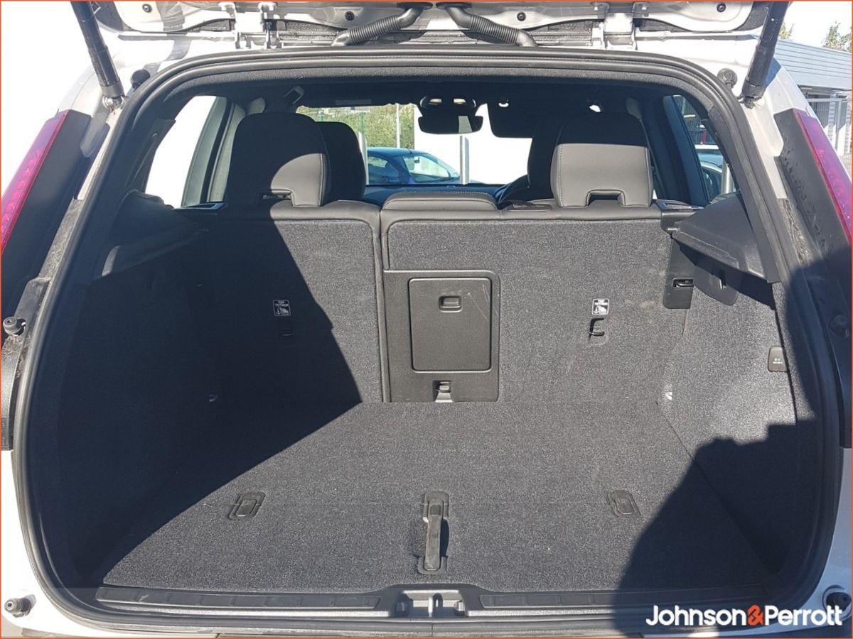 Volvo XC40 2.0 B3 163bhp MHEV Plus Dark (Heated Windscreen / Heated Seats / Cruise Control)