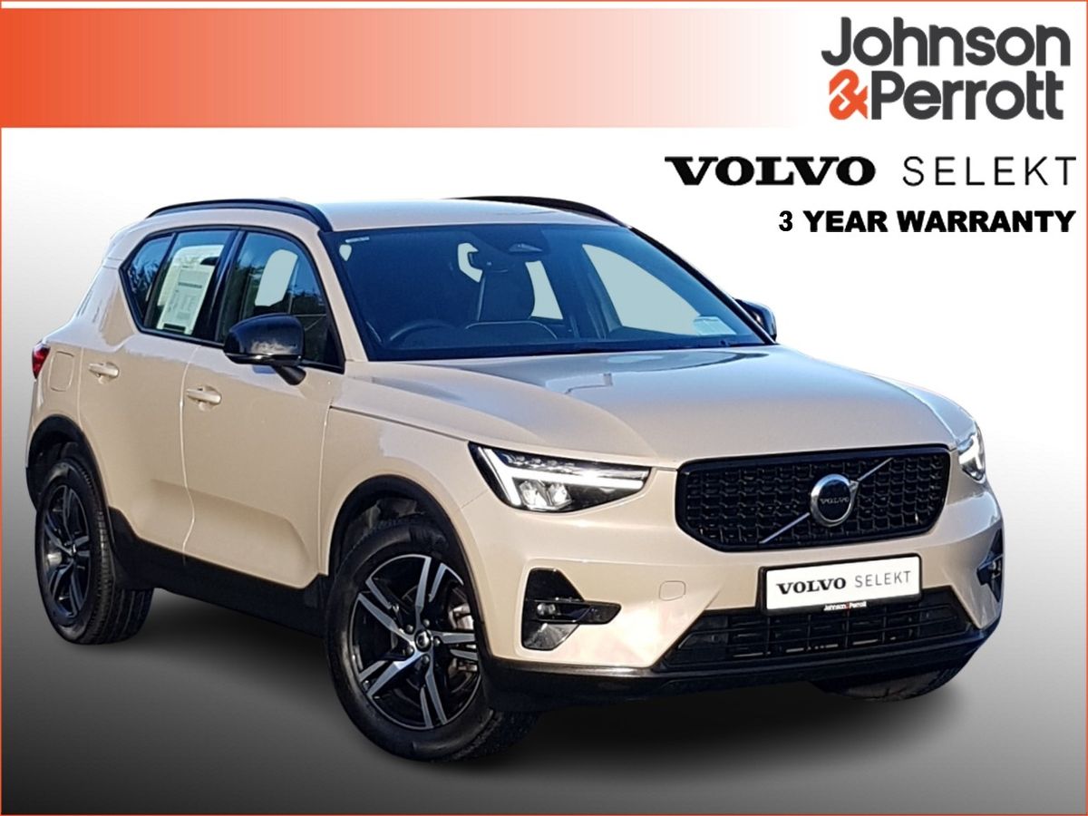 Volvo XC40 2.0 B3 163bhp MHEV Plus Dark (Rear Camera / Heated Seats / Cruise Control)