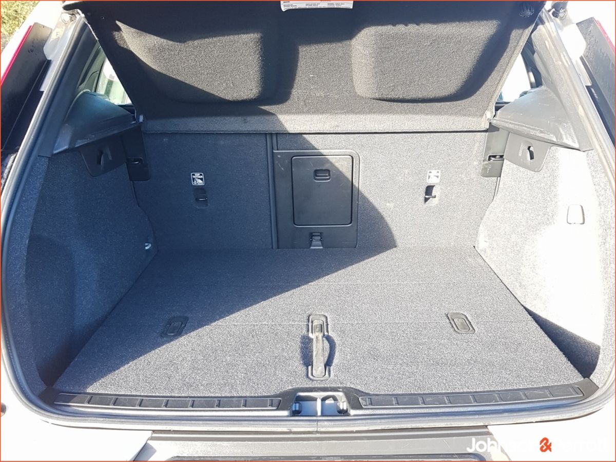 Volvo XC40 2.0 B3 163bhp MHEV Plus Dark (Rear Camera / Heated Seats / Cruise Control)