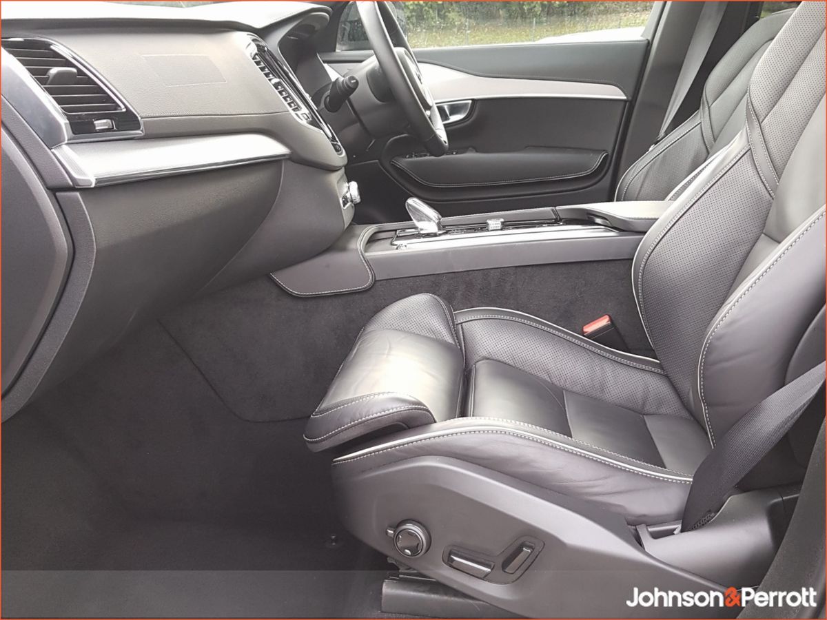 Volvo XC90 T8 455bhp PHEV AWD Plus Dark (Three Year Volvo Selekt Warranty + Two Year Volvo Service Plan)