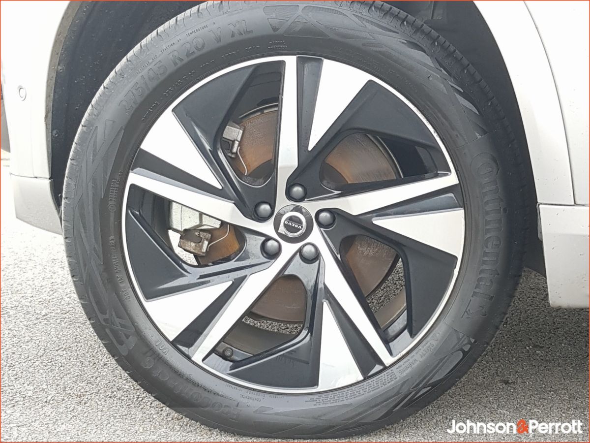 Volvo XC90 T8 455bhp PHEV AWD Plus Dark (Three Year Volvo Selekt Warranty + Two Year Volvo Service Plan)