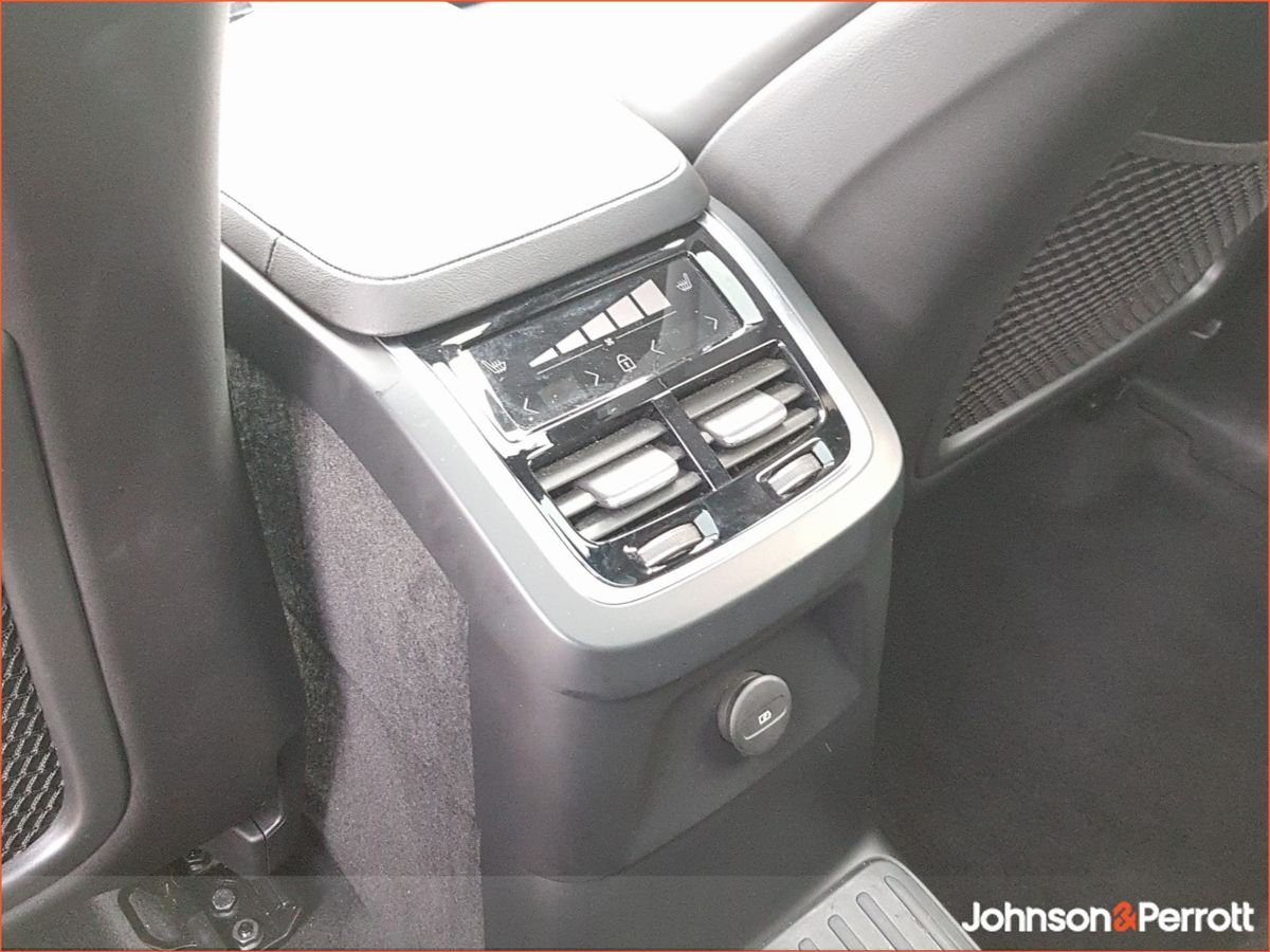 Volvo XC90 T8 455bhp PHEV AWD Plus Dark (Three Year Volvo Selekt Warranty + Two Year Volvo Service Plan)