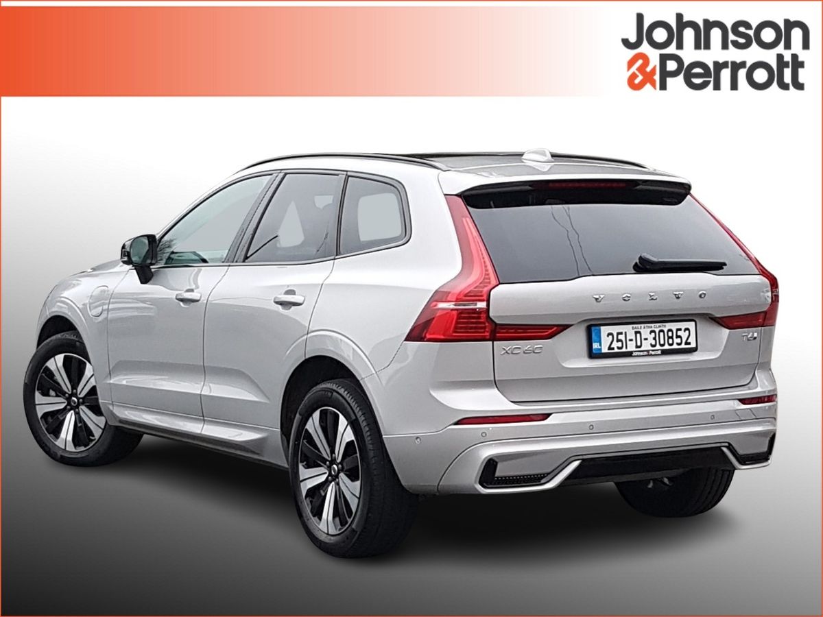 Volvo XC60 T6 350bhp AWD PHEV Plus Dark (Panoramic Sunroof / 360 Camera / Heated Seats)