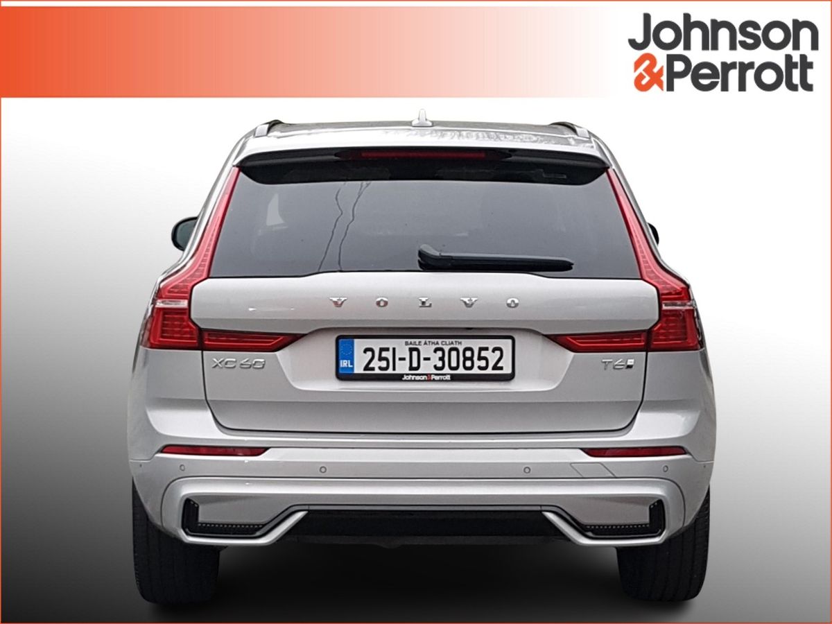 Volvo XC60 T6 350bhp AWD PHEV Plus Dark (Panoramic Sunroof / 360 Camera / Heated Seats)