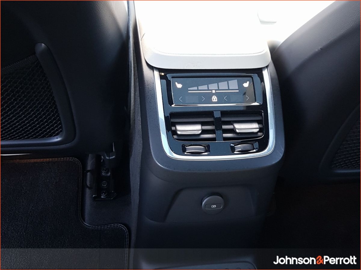 Volvo XC90 T8 455bhp PHEV AWD Plus Bright (Adaptive Cruise / 360 Camera / Panoramic Sunroof)