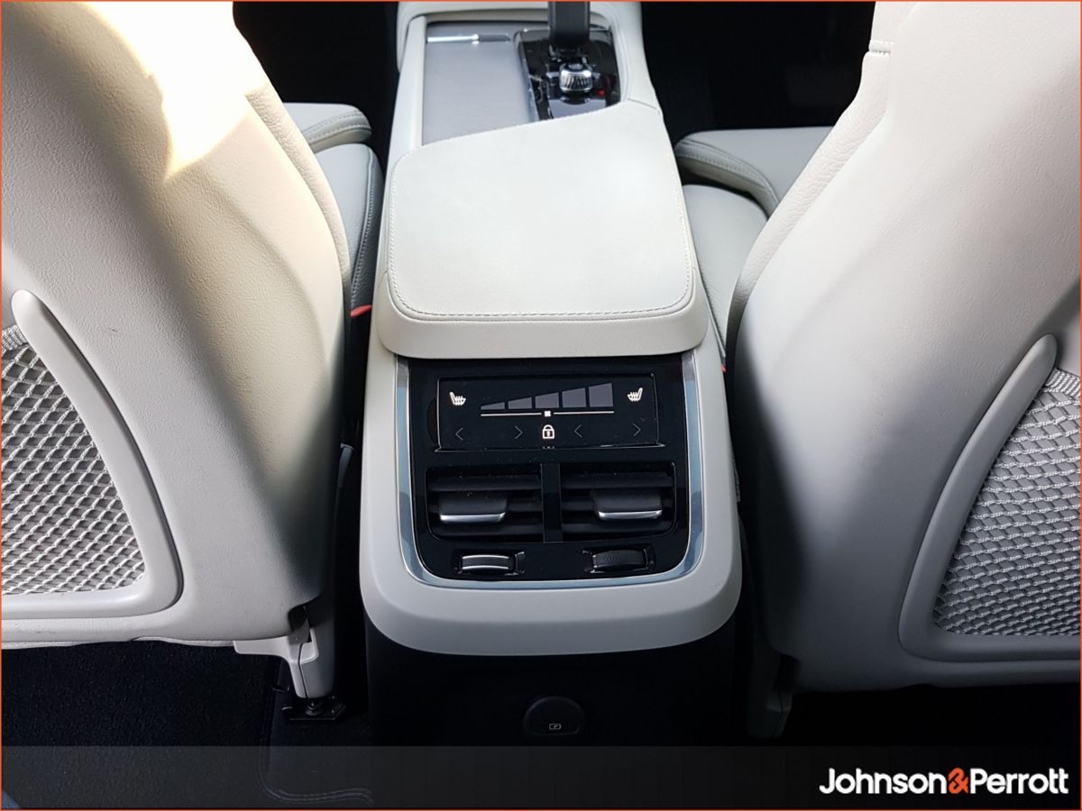 Volvo XC90 T8 455bhp AWD PHEV Plus Bright - Three Year Volvo Selekt Warranty