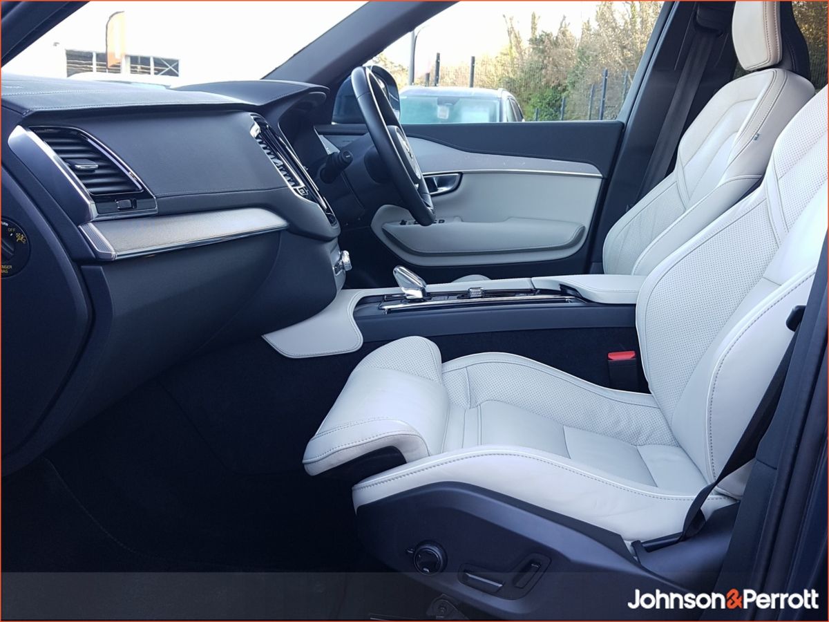 Volvo XC90 T8 PHEV AWD Plus Bright (Three Year Volvo Selekt Warranty + Two Years Service Pack)