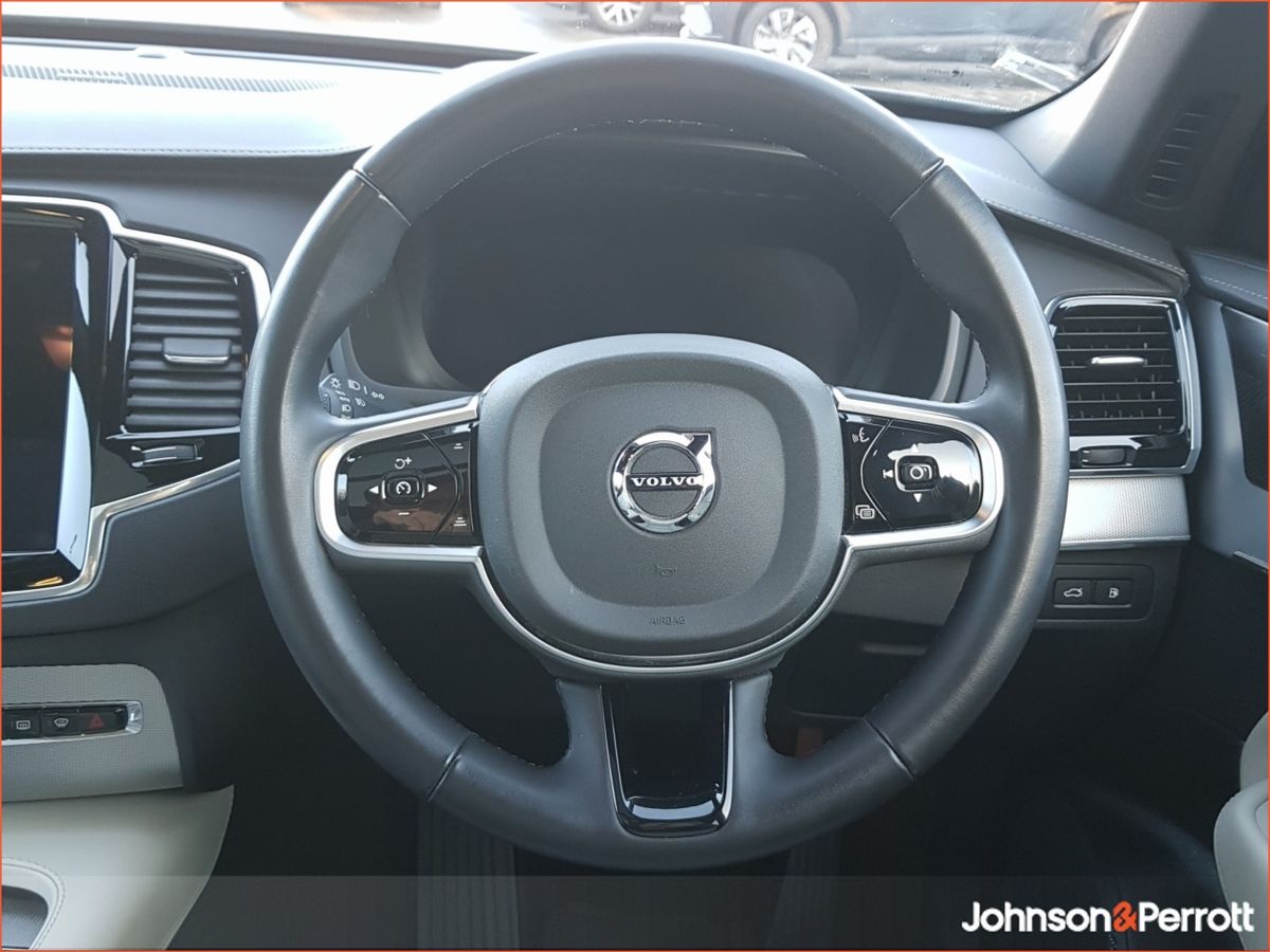 Volvo XC90 T8 PHEV AWD Plus Bright (Three Year Volvo Selekt Warranty + Two Years Service Pack)