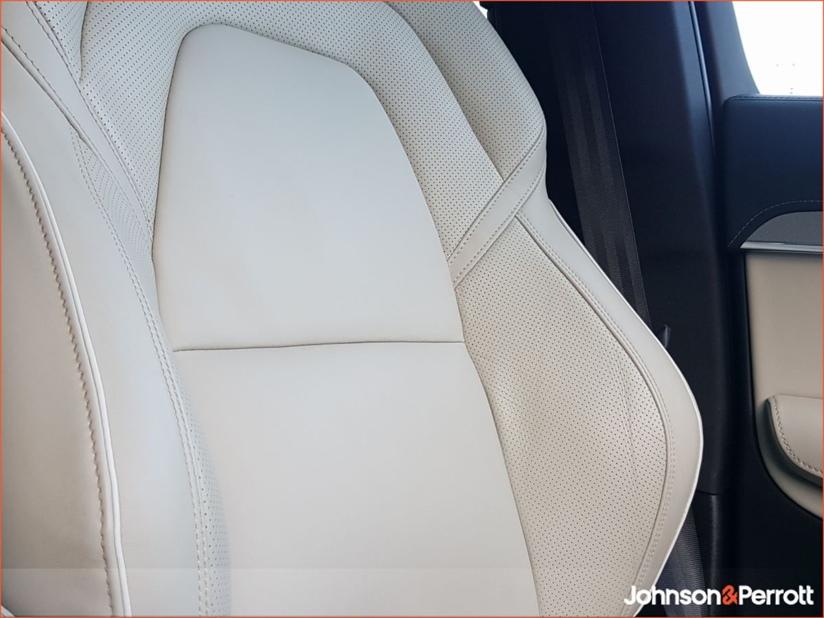 Volvo XC90 T8 PHEV AWD Plus Bright (Three Year Volvo Selekt Warranty + Two Years Service Pack)