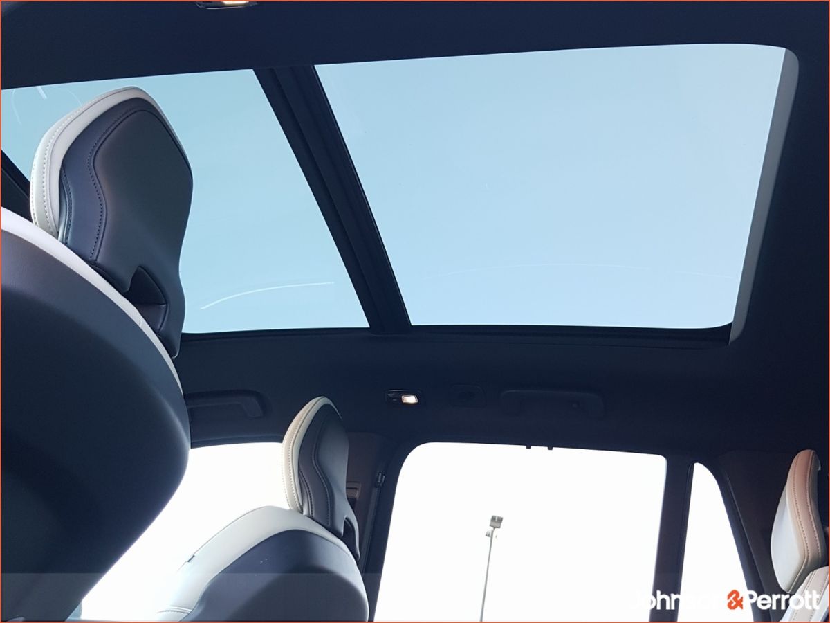 Volvo XC90 T8 PHEV AWD Plus Bright (Three Year Volvo Selekt Warranty + Two Years Service Pack)