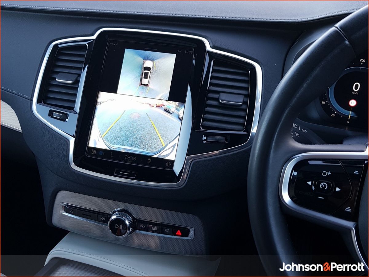 Volvo XC90 T8 PHEV AWD Plus Bright (Three Year Volvo Selekt Warranty + Two Years Service Pack)