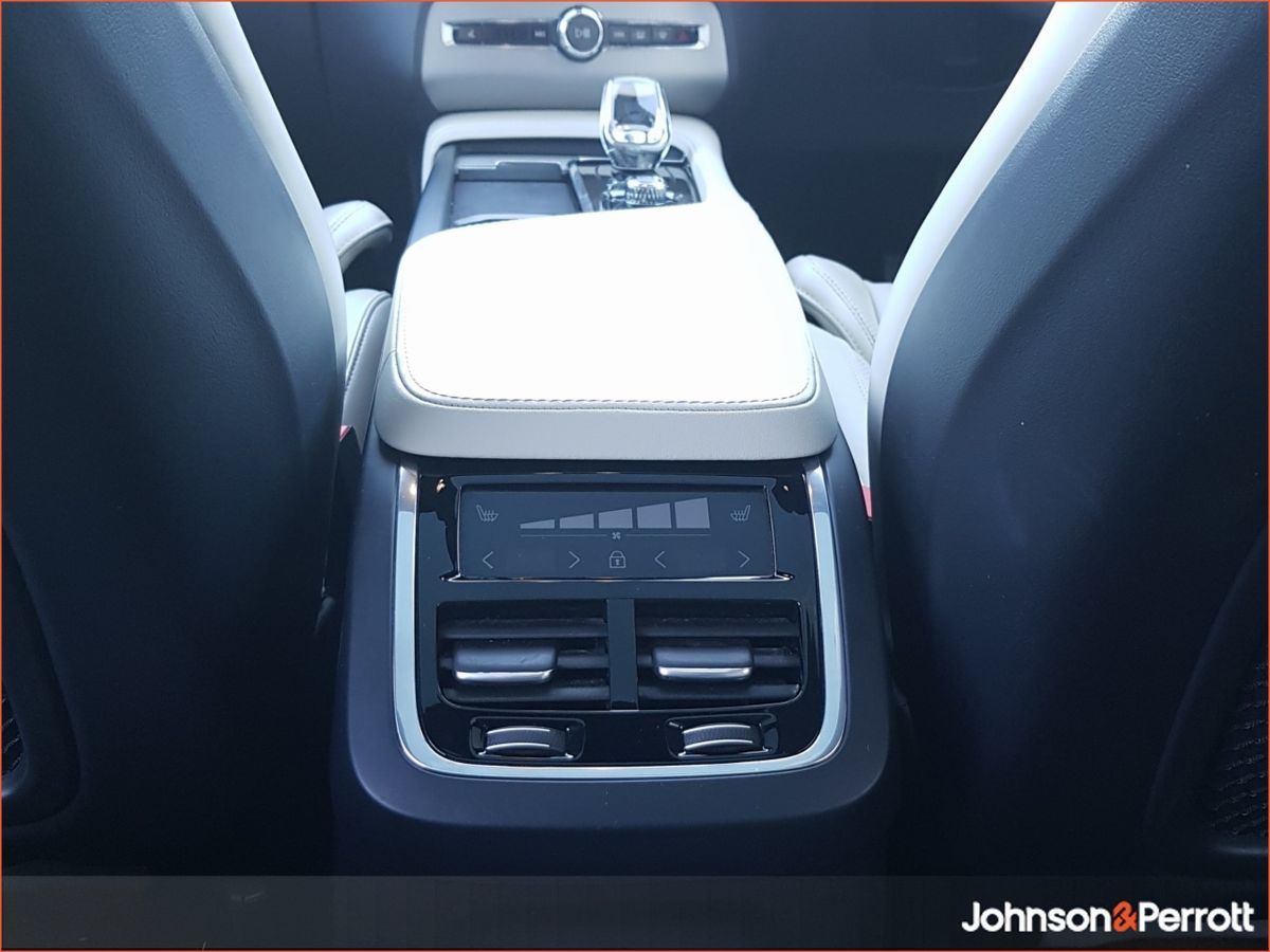 Volvo XC90 T8 PHEV AWD Plus Bright (Three Year Volvo Selekt Warranty + Two Years Service Pack)