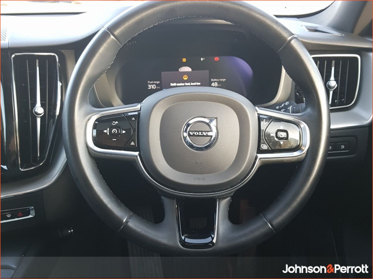 Volvo XC60 T6 350hp AWD Plus Dark PHEV (Two Year Volvo Selekt Warranty + Two Year Volvo Service Plan)