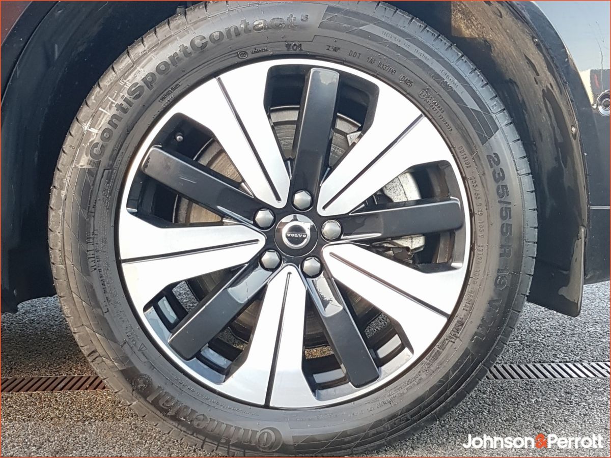 Volvo XC60 T6 350hp AWD Plus Dark PHEV (Two Year Volvo Selekt Warranty + Two Year Volvo Service Plan)