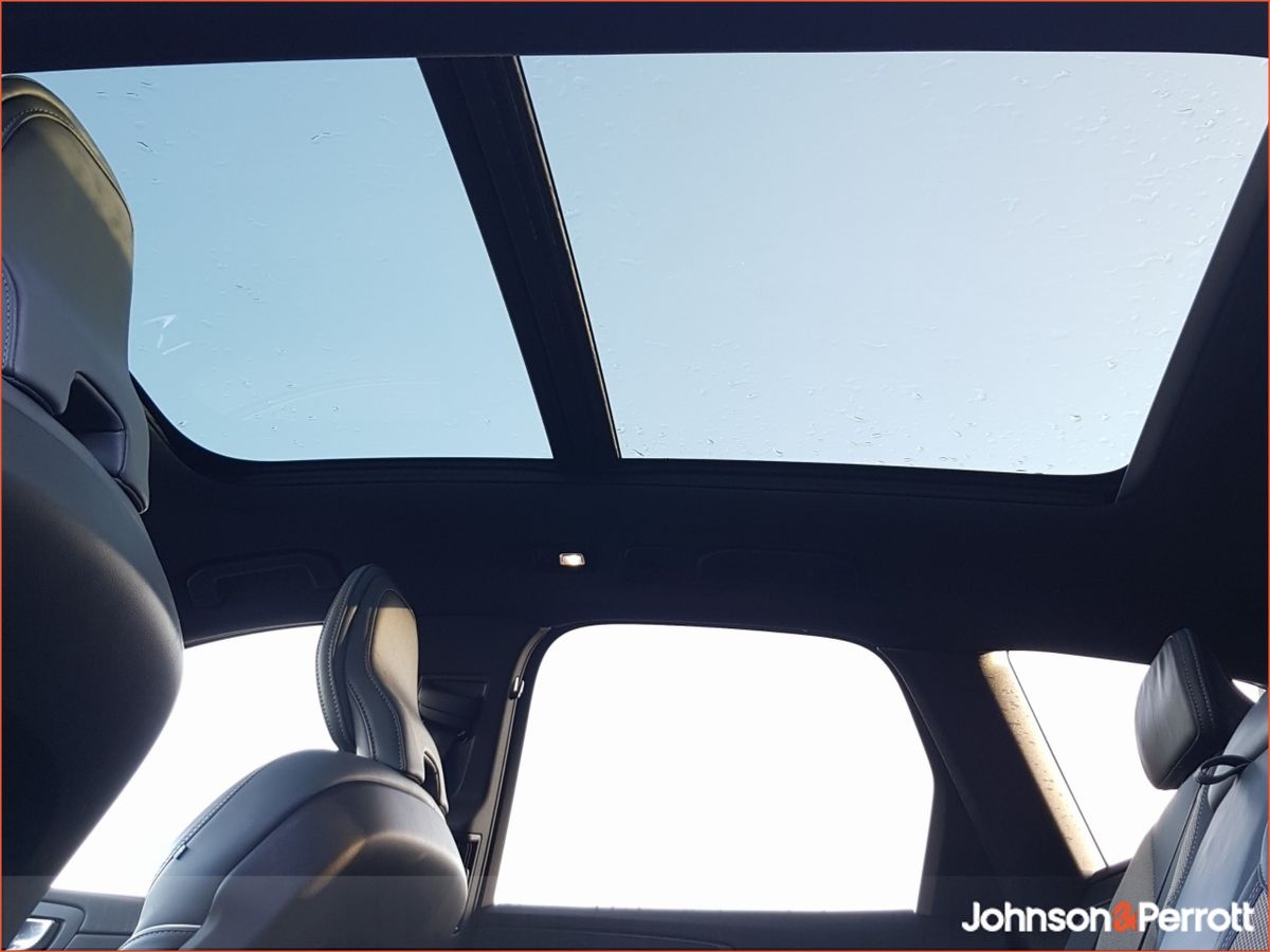 Volvo XC60 T6 350hp AWD Plus Dark PHEV (Two Year Volvo Selekt Warranty + Two Year Volvo Service Plan)