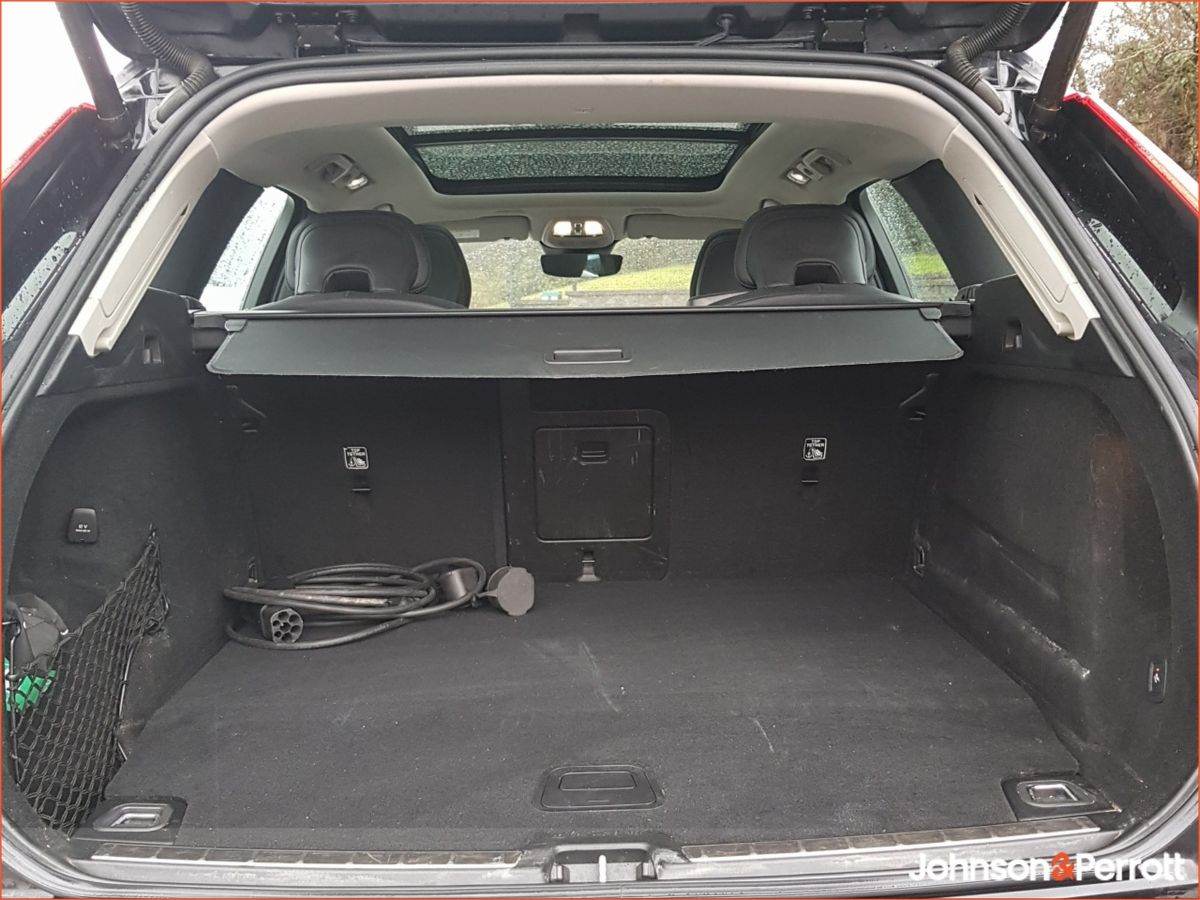 Volvo XC60 T6 350bhp AWD PHEV Inscription (Twe Year Selekt Warranty  + Two Year Service Plan)