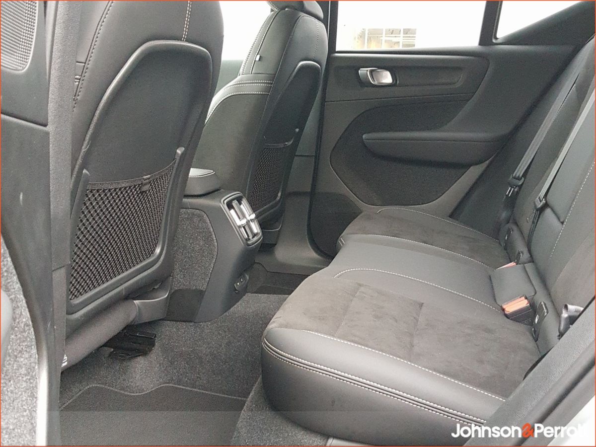 Volvo EX40 82 kWh 252bhp Extended Range Plus - Adaptive Cruise / BLIS / Heated Seats