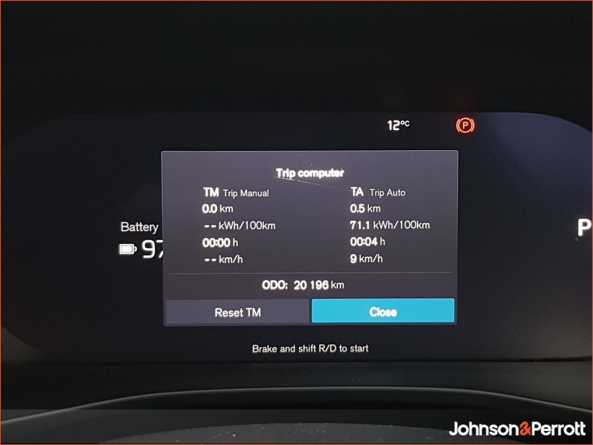 Volvo EX40 82 kWh 252bhp Extended Range Plus - Adaptive Cruise / BLIS / Heated Seats