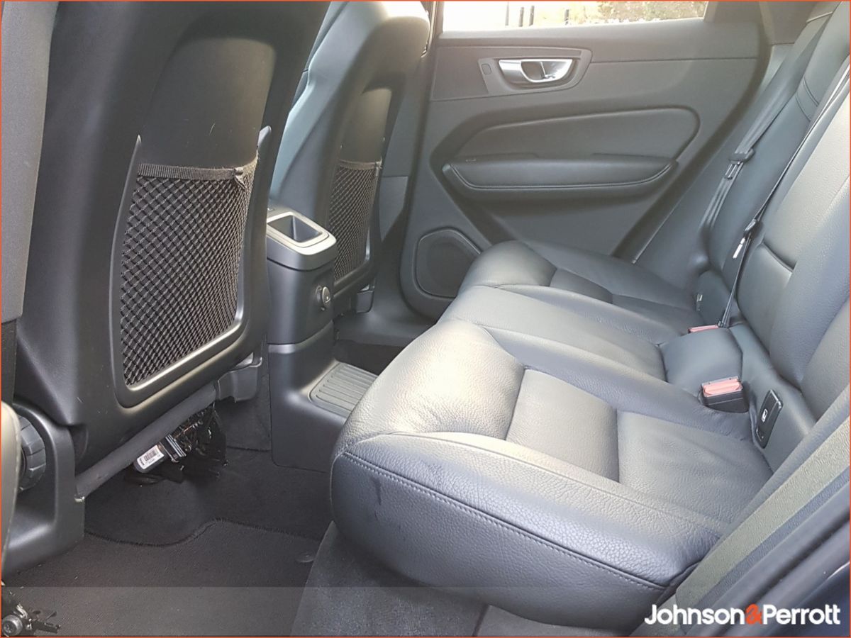 Volvo XC60 T6 350hp AWD PHEV Plus Dark (Three Year Volvo Selekt Warranty + Two Year Volvo Service Plan)