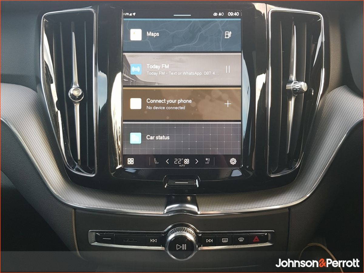 Volvo XC60 T6 350hp AWD PHEV Plus Dark (Three Year Volvo Selekt Warranty + Two Year Volvo Service Plan)