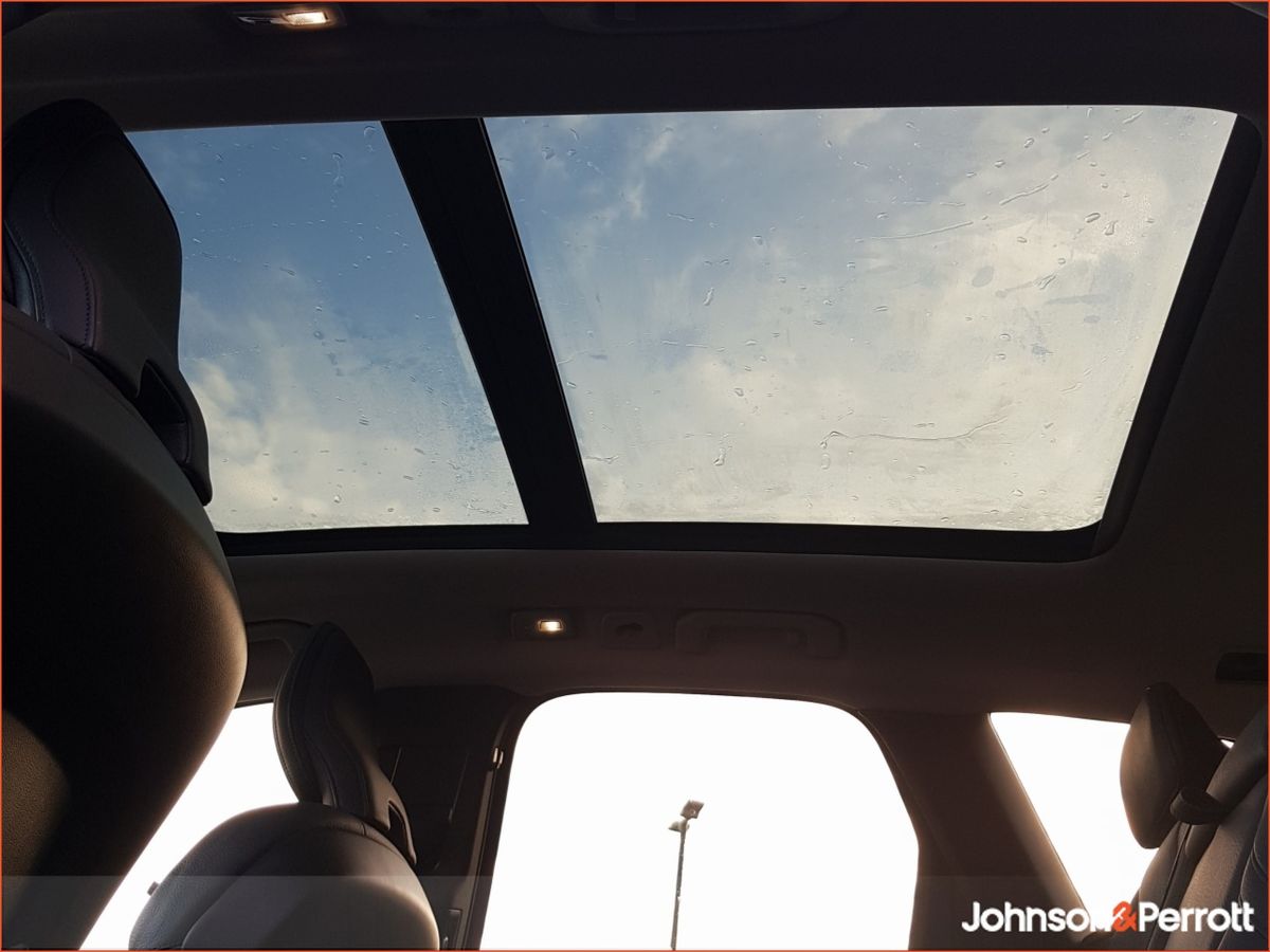 Volvo XC60 T6 350hp AWD PHEV Plus Dark (Three Year Volvo Selekt Warranty + Two Year Volvo Service Plan)