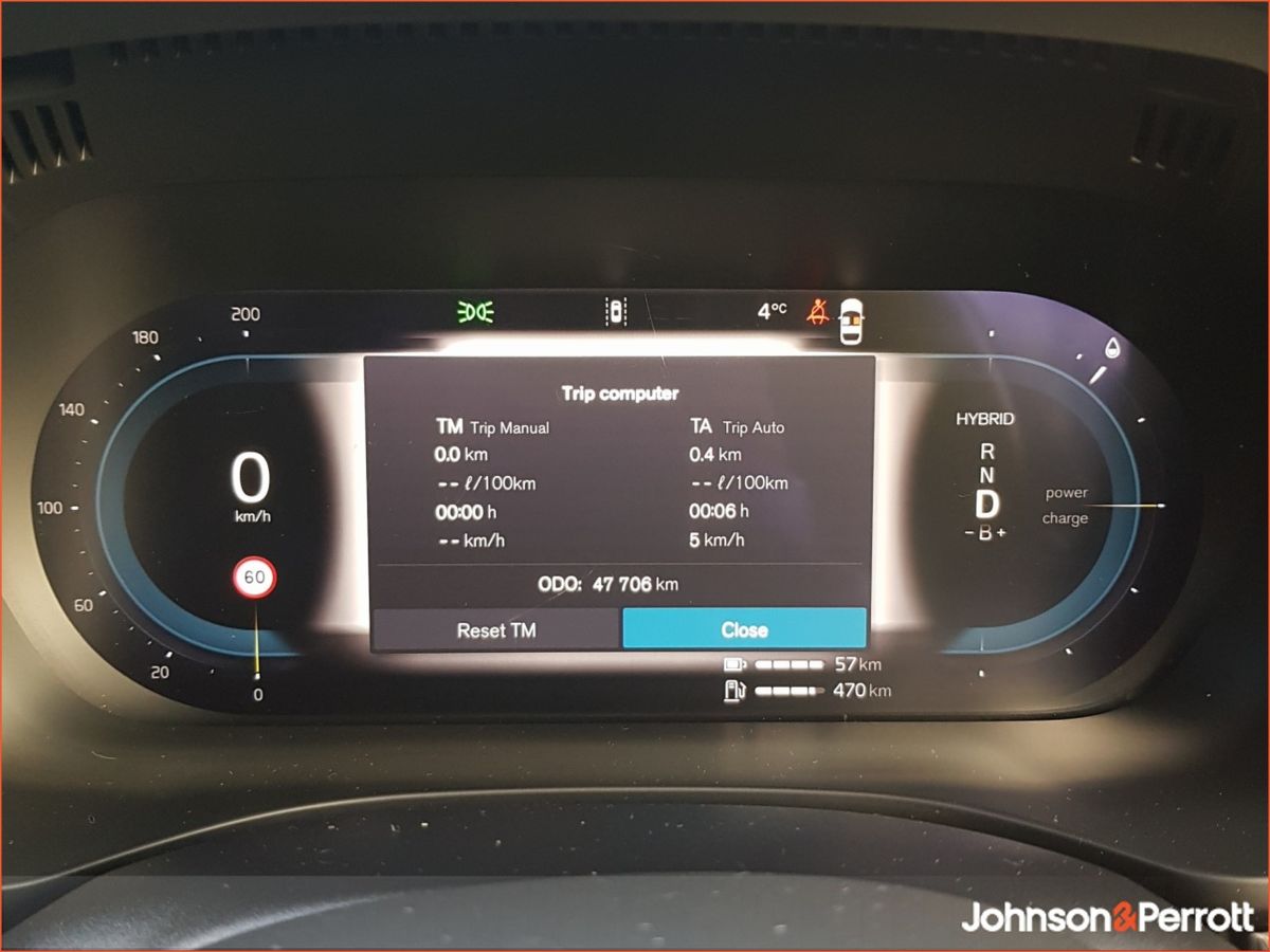 Volvo XC60 T6 350hp AWD PHEV Plus Dark (Three Year Volvo Selekt Warranty + Two Year Volvo Service Plan)