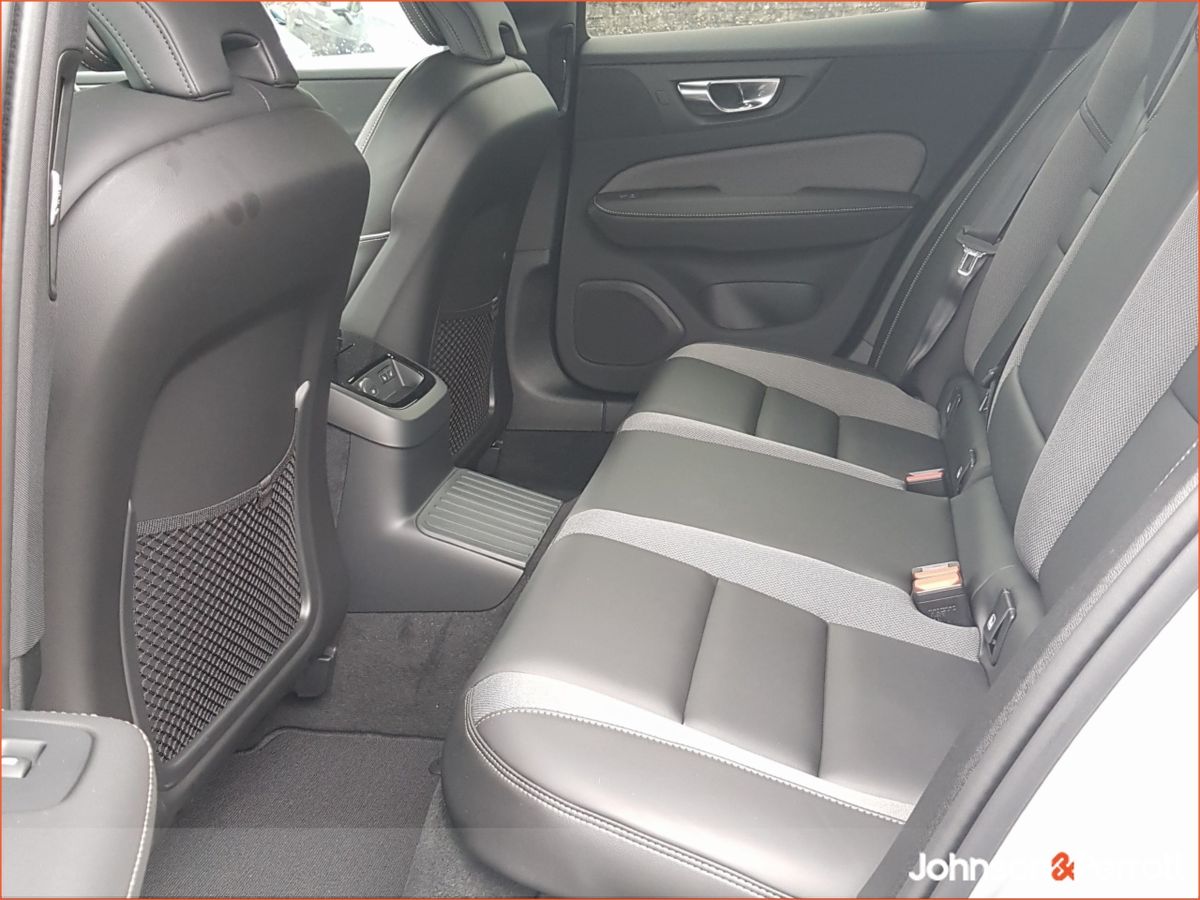 Volvo V60 T6 350 bhp AWD PHEV Plus Dark - 360 Camera - Deployable Towbar  - Adaptive Cruise